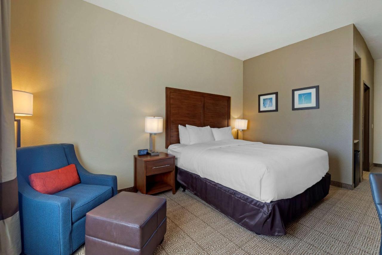 Comfort Inn & Suites Harrah Choctaw Extérieur photo