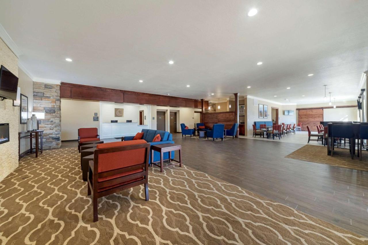 Comfort Inn & Suites Harrah Choctaw Extérieur photo