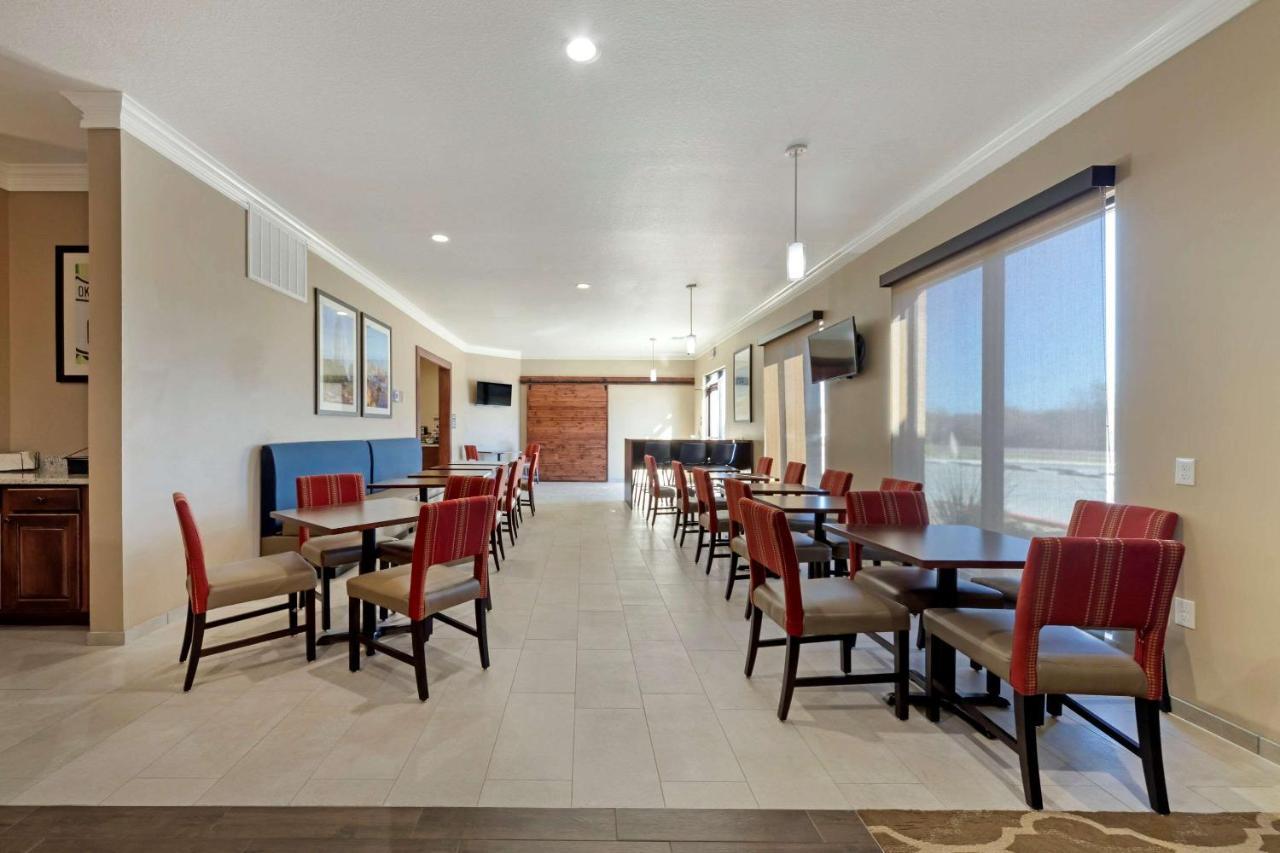 Comfort Inn & Suites Harrah Choctaw Extérieur photo